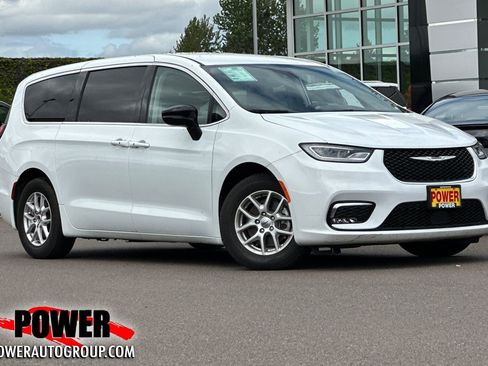Used 2024 Chrysler Pacifica Touring-L FWD image 1