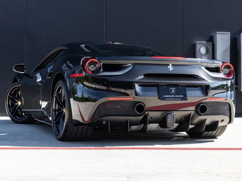 Used 2017 Ferrari 488 GTB RWD image 6