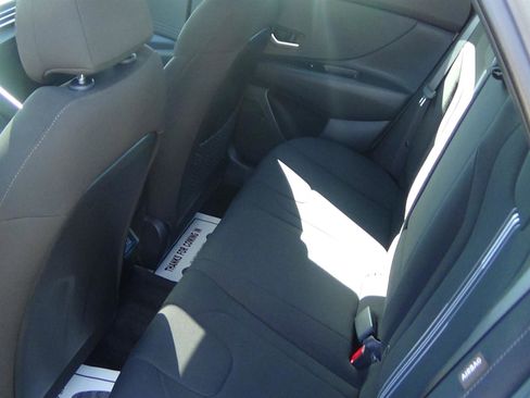 Used 2025 Hyundai Elantra SEL FWD image 11