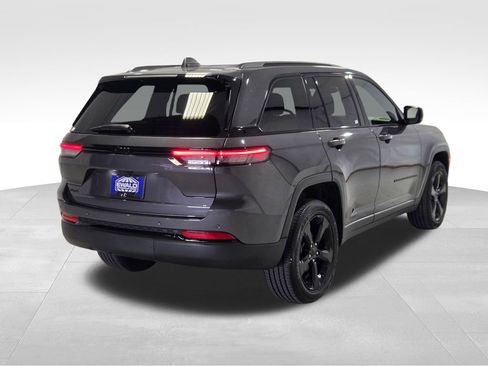 Used 2023 Jeep Grand Cherokee Altitude AWD/4WD image 27