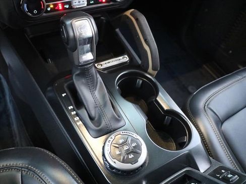 Used 2025 Ford Bronco Badlands image 23