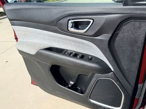 Used 2022 Jeep Compass Latitude image 22