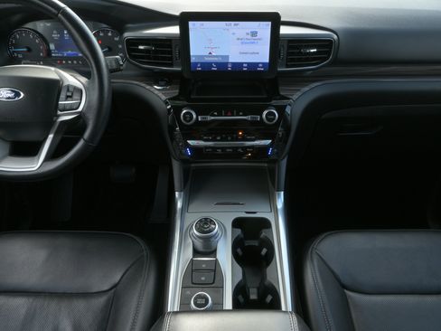 Used 2022 Ford Explorer Limited AWD/4WD image 14