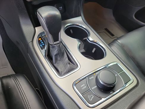 Used 2021 Jeep Grand Cherokee Limited image 19