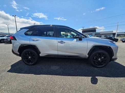 Used 2023 Toyota RAV4 XSE AWD/4WD image 2