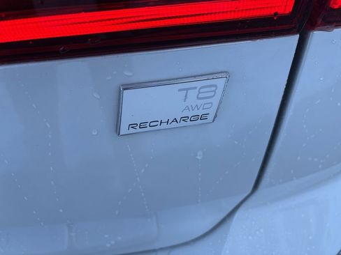 Certified 2024 Volvo XC60 T8 Ultimate w/ Protection Package Premier image 10