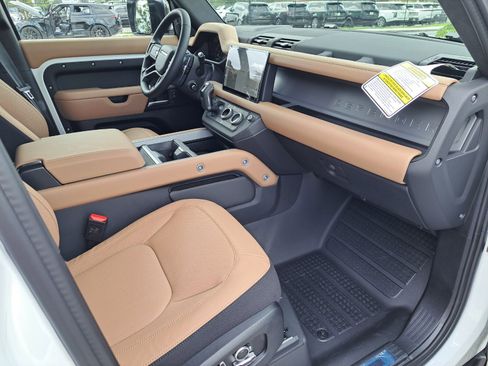 Used 2025 Land Rover Defender 130 V8 image 3