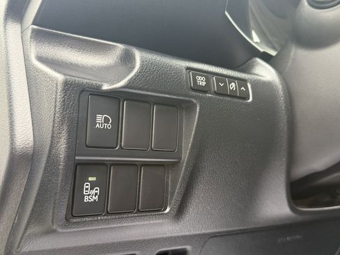 Used 2017 Lexus IS 300 AWD image 28