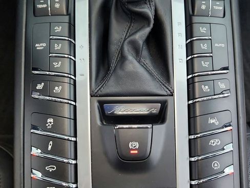Used 2020 Porsche Macan Turbo image 35