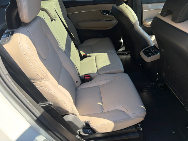 Used 2025 Volvo XC90 B6 Ultra AWD/4WD image 17