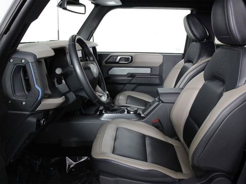 Used 2024 Ford Bronco Wildtrak image 5