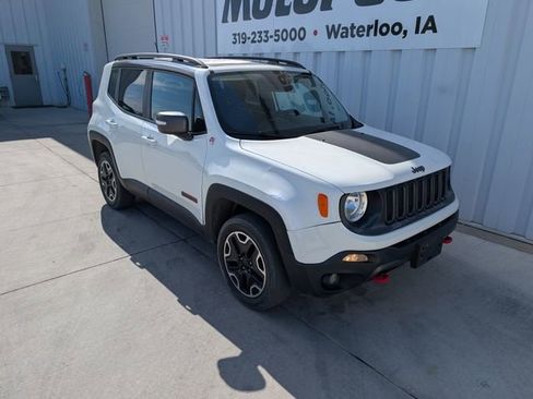 Used 2016 Jeep Renegade Trailhawk w/ Premium Trailhawk Package AWD/4WD image 8