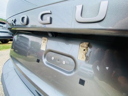 Used 2024 Nissan Rogue S FWD image 19