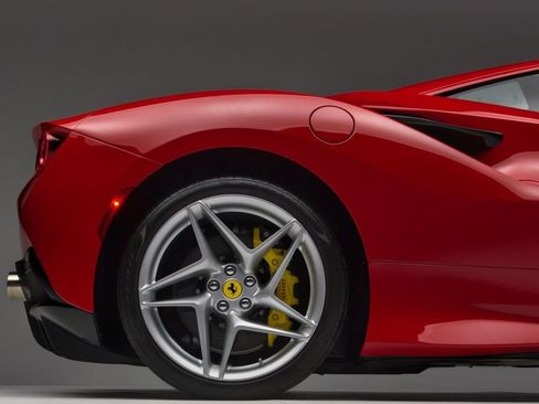 Used 2021 Ferrari F8 Tributo image 11