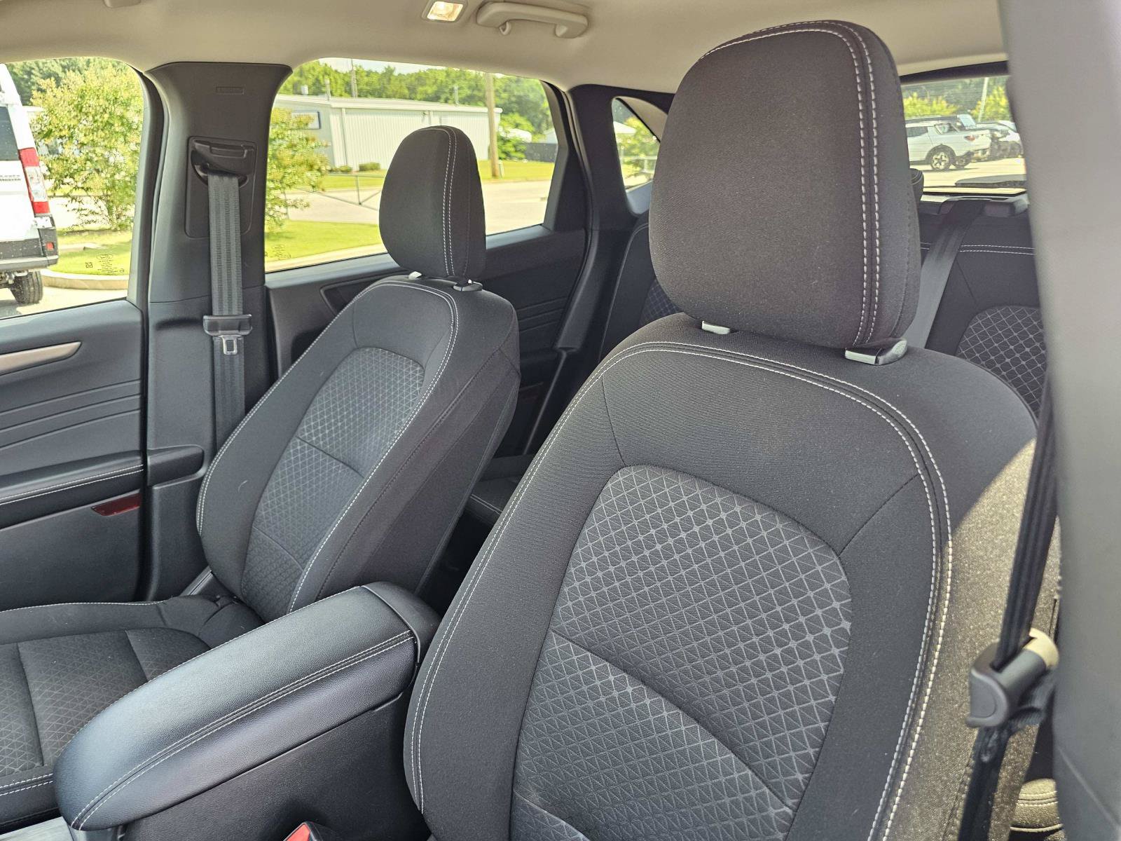 Used 2025 Ford Escape Active AWD/4WD image 18