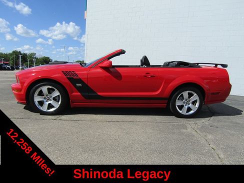 Used 2006 Ford Mustang GT RWD image 2