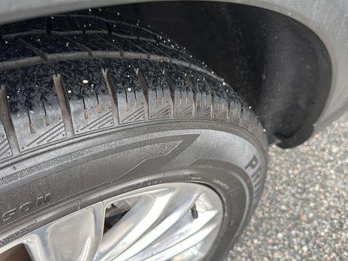 Certified 2022 Ford Explorer Limited w/ Equipment Group 301A image 35