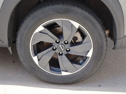 Used 2024 Nissan Rogue SV FWD image 27