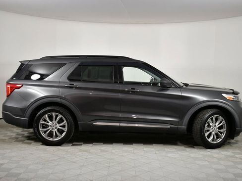 Used 2020 Ford Explorer XLT w/ Equipment Group 202A image 3