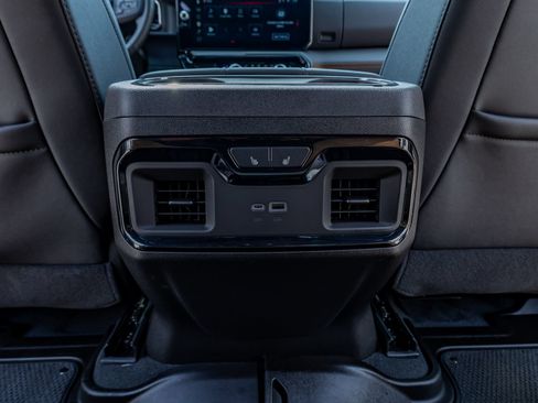 Used 2025 GMC Sierra 1500 AT4 w/ AT4 Premium Package AWD/4WD image 34