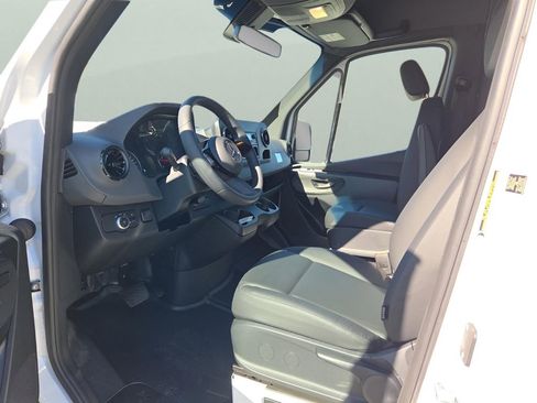 Used 2025 Mercedes-Benz Sprinter 2500 image 8