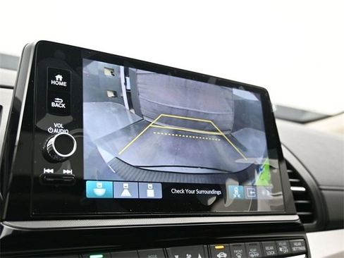 Used 2025 Honda Odyssey Touring image 12