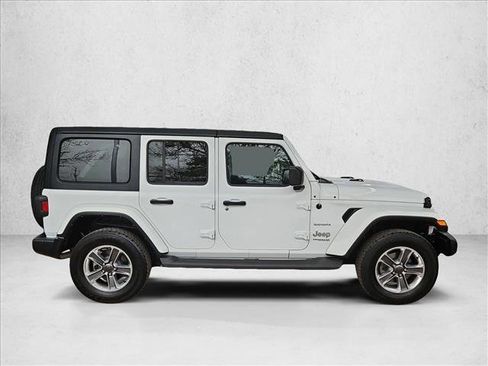 Used 2022 Jeep Wrangler Unlimited Sahara image 4