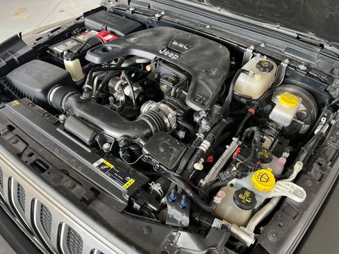 Used 2021 Jeep Wrangler Unlimited Sahara image 12