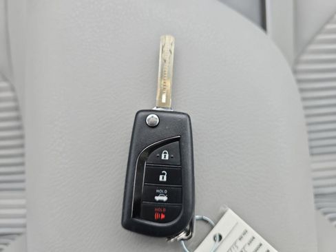 Used 2023 Toyota Camry SE w/ Cold Weather Package image 12