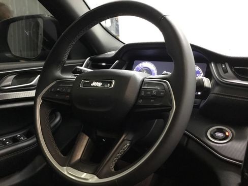 Used 2025 Jeep Grand Cherokee Laredo AWD/4WD image 32