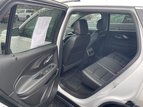 Used 2024 GMC Terrain SLT w/ Infotainment Package II image 11