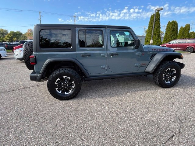 Used 2024 Jeep Wrangler Unlimited Rubicon w/ Convenience Group AWD/4WD image 7