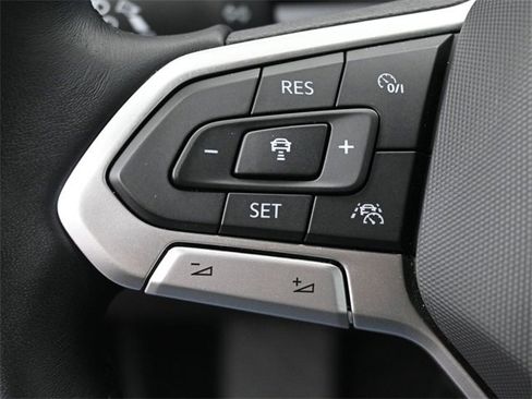 Certified 2025 Volkswagen Jetta SE image 17