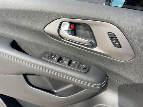 New 2026 Chrysler Pacifica Select image 12