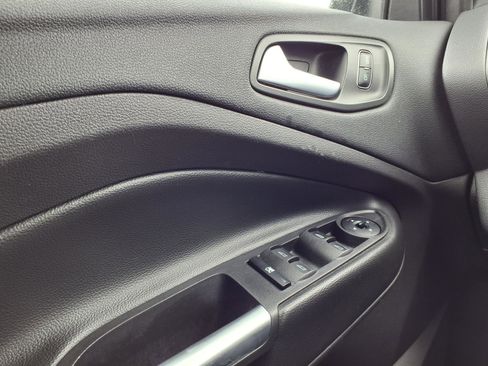 Used 2018 Ford Escape SE image 19