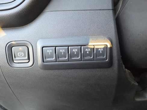 Used 2023 GMC Sierra 3500 Pro w/ Convenience Package image 9