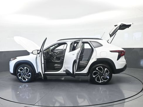 Used 2025 Chevrolet Trax RS FWD image 70