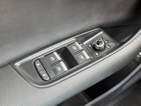 Used 2017 Audi Q7 3.0T Premium image 25