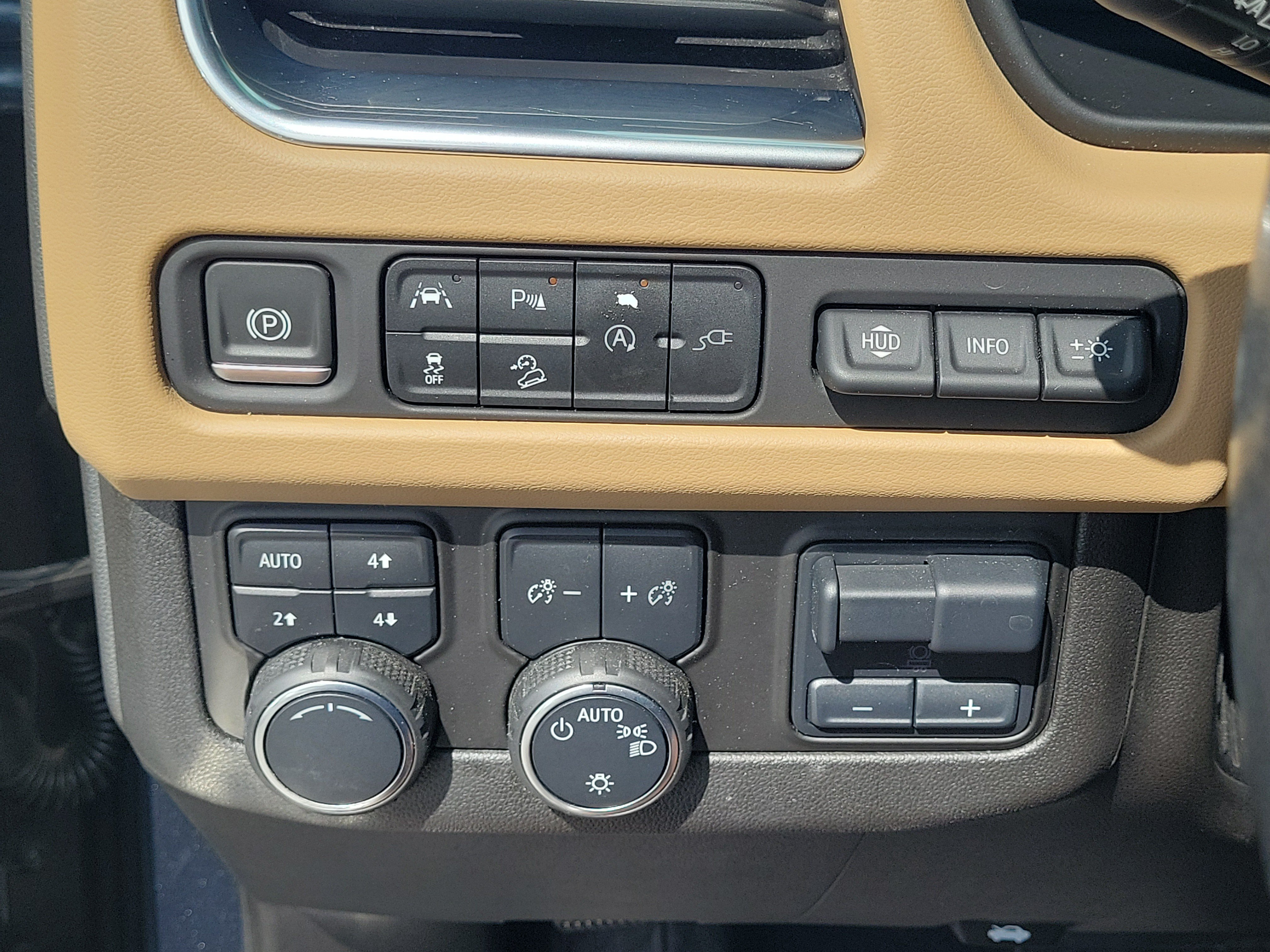 Used 2021 Chevrolet Tahoe Premier w/ Premium Package AWD/4WD image 27