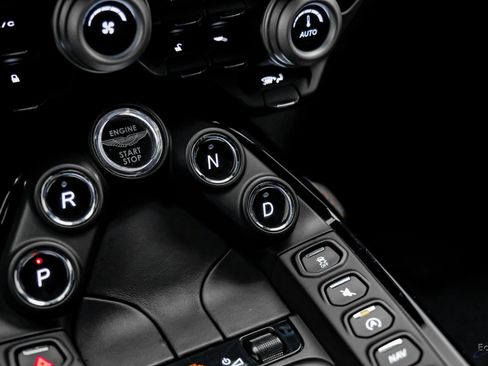 Used 2019 Aston Martin V8 Vantage Coupe image 64