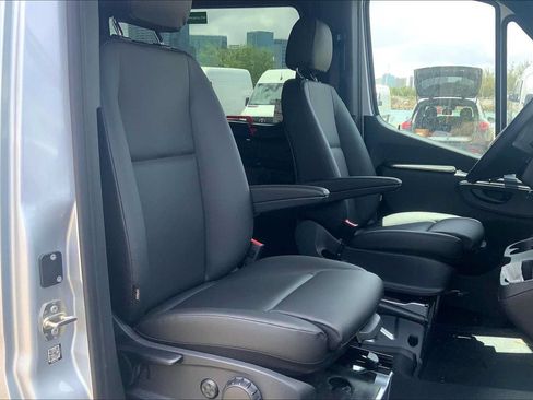 Used 2025 Mercedes-Benz Sprinter 2500 image 3