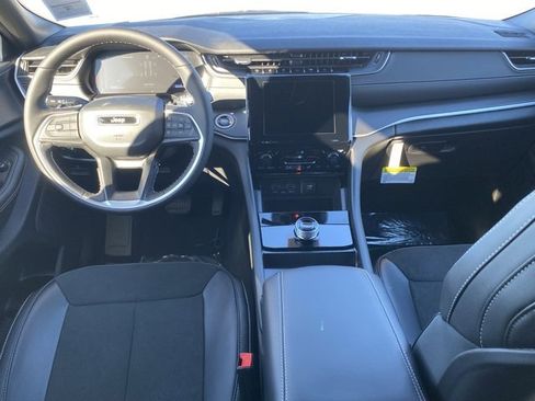 New 2025 Jeep Grand Cherokee Altitude image 33