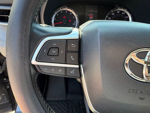 Used 2022 Toyota Highlander LE image 26