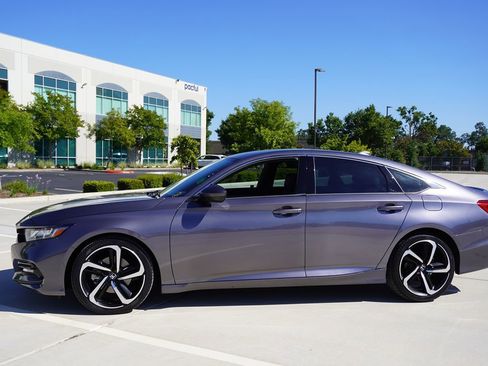 Used 2018 Honda Accord Sport image 3