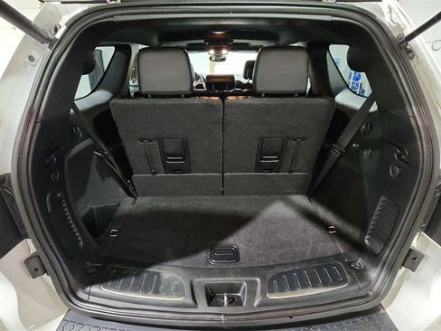 Used 2018 Dodge Durango R/T w/ Blacktop Package image 29