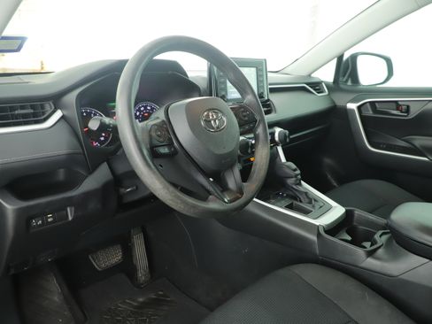 Used 2019 Toyota RAV4 LE FWD image 12
