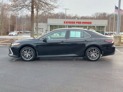 Used 2023 Toyota Camry XLE image 10