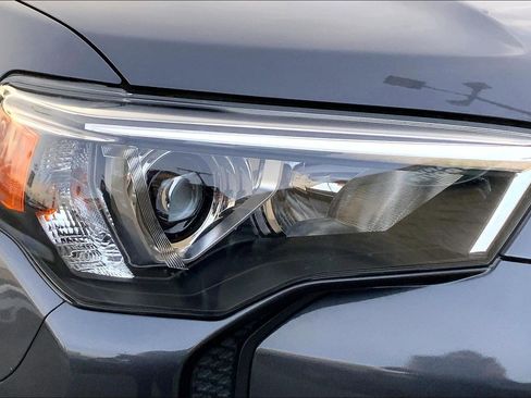 Used 2022 Toyota 4Runner SR5 Premium image 23