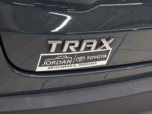 Used 2025 Chevrolet Trax LT FWD image 30