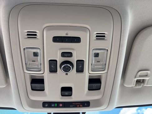 Used 2022 GMC Yukon XL Denali AWD/4WD image 14